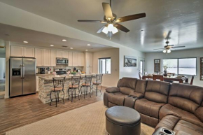 Chic and Modern Havasu Home Walk to London Bridge!
